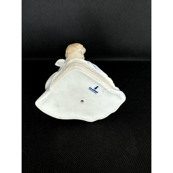 Vintage Lladro Angel with Boy ceramic figurine  7 '' H by 3.1/4  Collectible - Picture 3 of 5